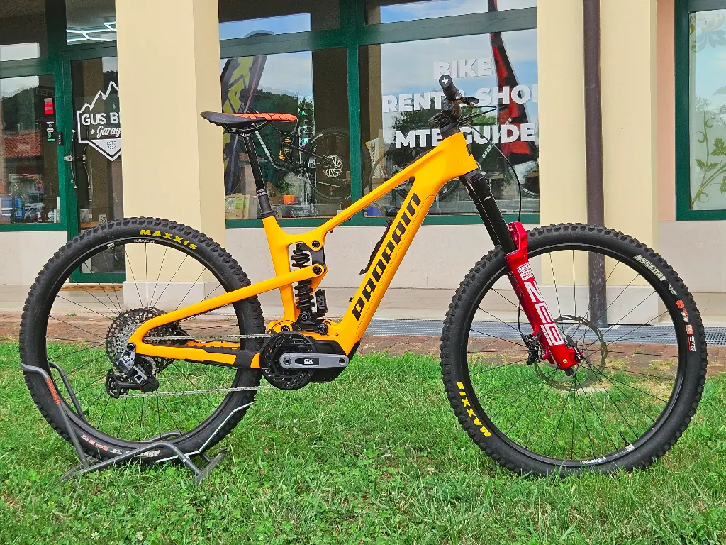 Propain Ekano 2 CF Mango Matte Tg. M con extender